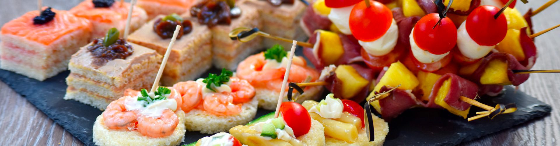 canapes-et-minies-brochettes-1